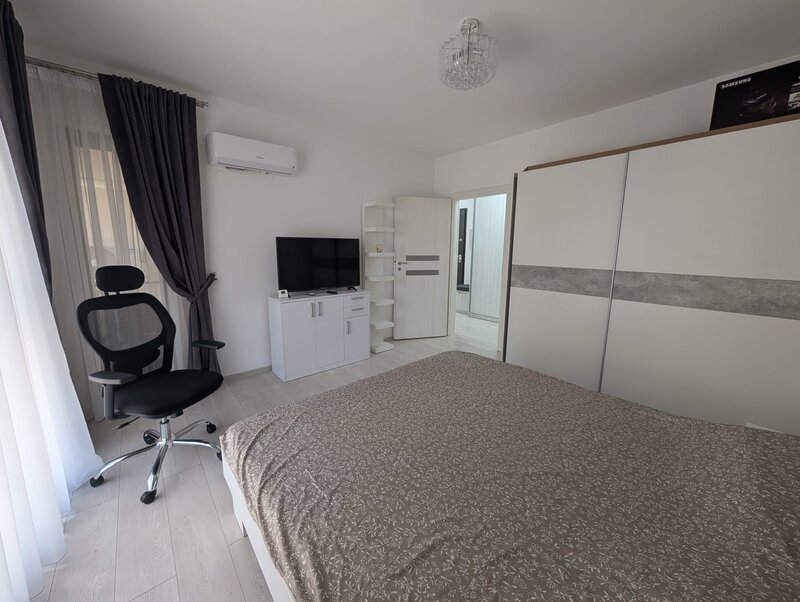 Plaza Mall, nou, parc Liniei, Anchor Plaza, garsoniera.