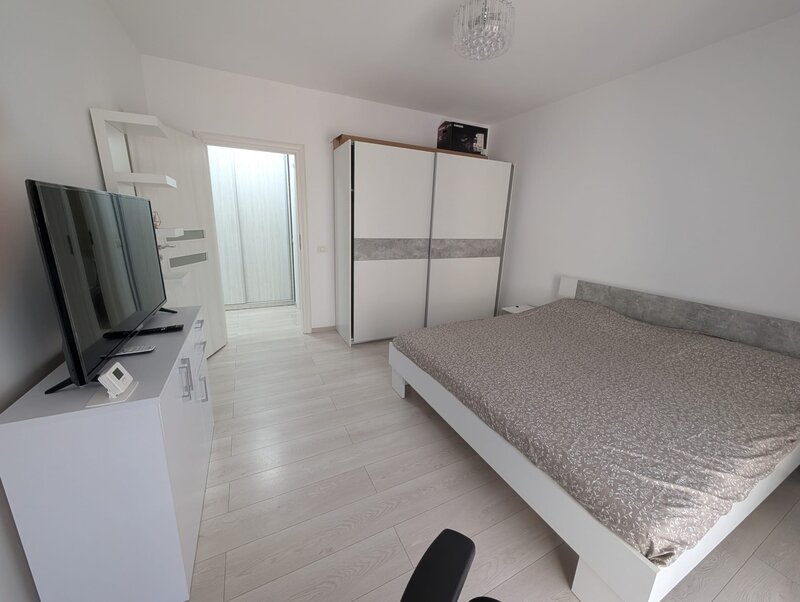 Plaza Mall, nou, parc Liniei, Anchor Plaza, garsoniera.